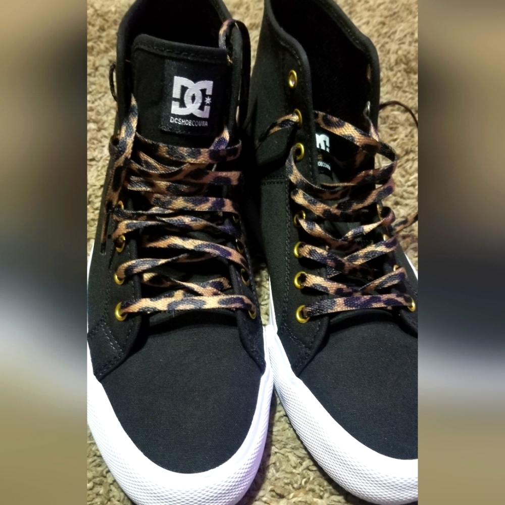 Women's DC high tops sz 9 NEW